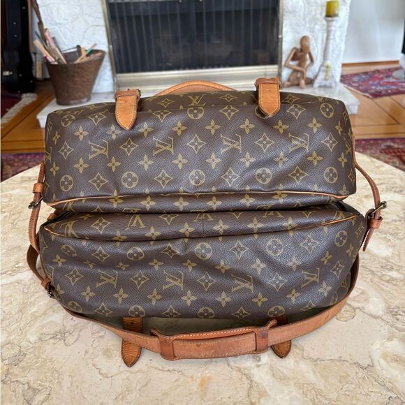 Authentic Louis Vuitton Monogram SAUMUR 43 XL Messenger Bag Unisex - Picture 7 of 15